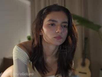 ellelure_ webcam model stream image