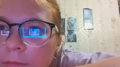 AzaleeKanz webcam model stream image