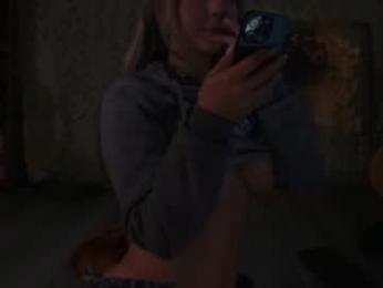 mollyflwers webcam chaturbate model stream image