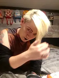 PinkTheHawk webcam model stream image