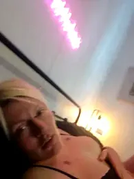 PinkTheHawk webcam model stream image