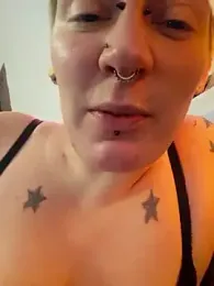 PinkTheHawk webcam model stream image