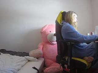 voyeurcam-sexy-little-ana-01 webcam model stream image