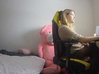 voyeurcam-sexy-little-ana-01 webcam model stream image