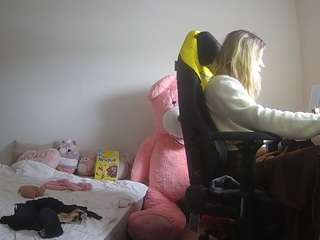 voyeurcam-sexy-little-ana-01 webcam model stream image