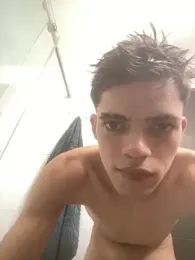 Latinos_2001 webcam model stream image