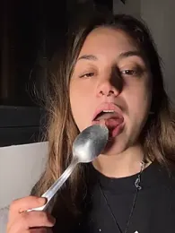 AlbaPetite webcam model stream image