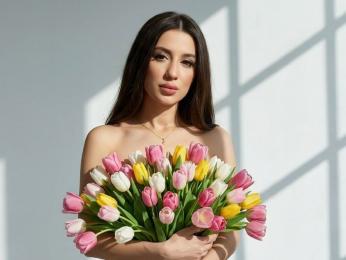 KiraMae webcam model stream image