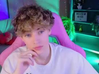 curly_twinkboy webcam chaturbate model stream image