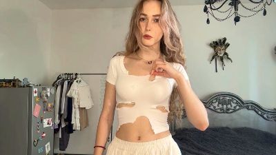 EmikoVlcek webcam model stream image
