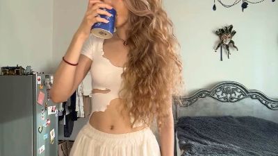 EmikoVlcek webcam model stream image