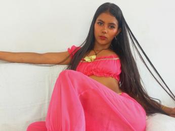 SarayPink webcam model stream image