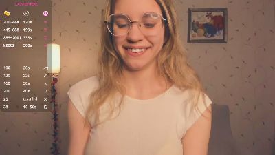 LynneCrust webcam model stream image