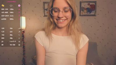 LynneCrust webcam model stream image