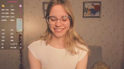 LynneCrust webcam model stream image