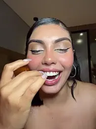 zui_lu webcam stripchat model stream image