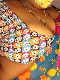 Divyahoty webcam model stream image