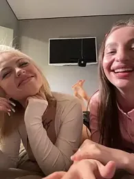 elloriah webcam model stream image