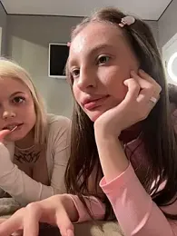 elloriah webcam model stream image