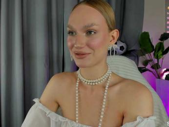 IceStrawberry webcam model stream image