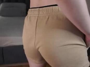 auroralowen webcam chaturbate model stream image