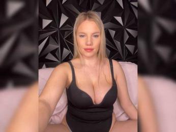 LYALYAtop webcam model stream image