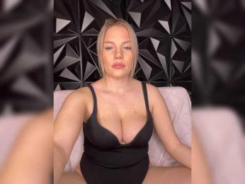 LYALYAtop webcam model stream image