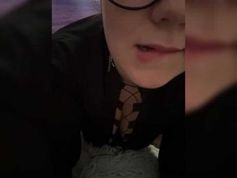 Sweet-butt webcam model stream image