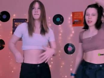 aria_wild_ webcam model stream image