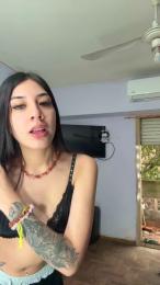 Maddyval webcam model stream image