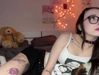 SleepyKris webcam model stream image