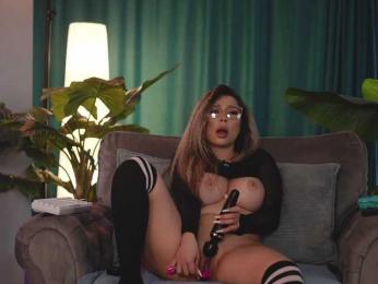 Asssmerising webcam model stream image