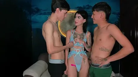 Hot_play18 webcam model stream image