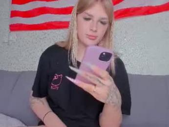 krisi_myrr webcam model stream image