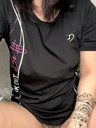 Linalicious webcam model stream image