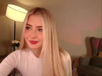 cute18cute webcam model stream image