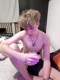 Paradeevich_And webcam model stream image