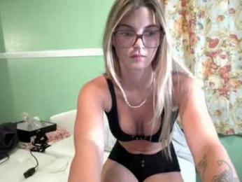 therosiecheeks webcam model stream image
