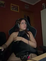 LaraWild6 webcam model stream image