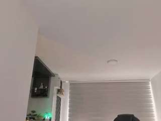 mia-robert1 webcam model stream image