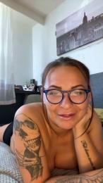Moomyhot40 webcam model stream image