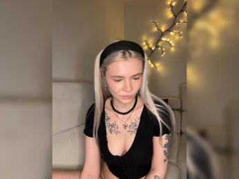 EmmaGoodGirl webcam model stream image