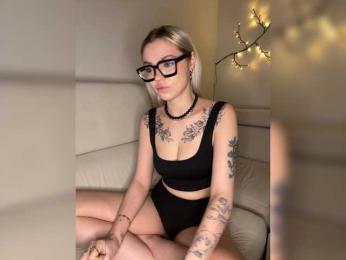 EmmaGoodGirl webcam model stream image