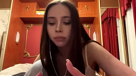 LauraMystiq webcam model stream image