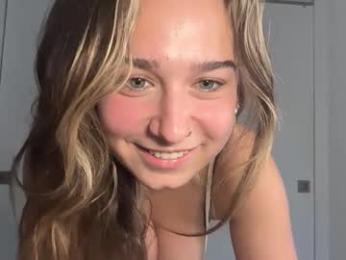 elenahere4u webcam model stream image