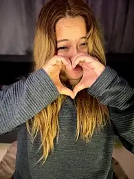 MerlyG webcam model stream image