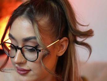 AileenKiss webcam model stream image