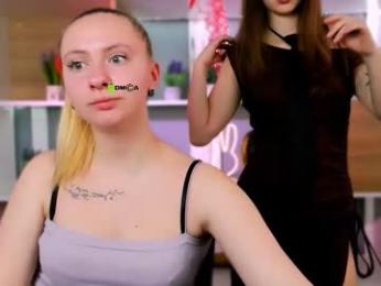 mila_glow webcam model stream image