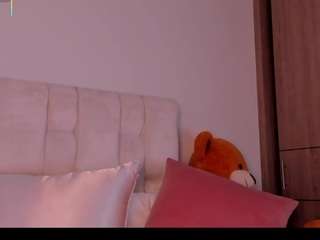 kikievega webcam camsoda model stream image