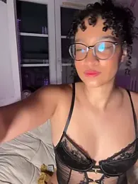 Lauyako_974 webcam model stream image